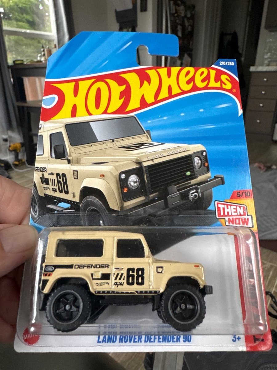 2025 Hot Wheels Land Rover Defender 90