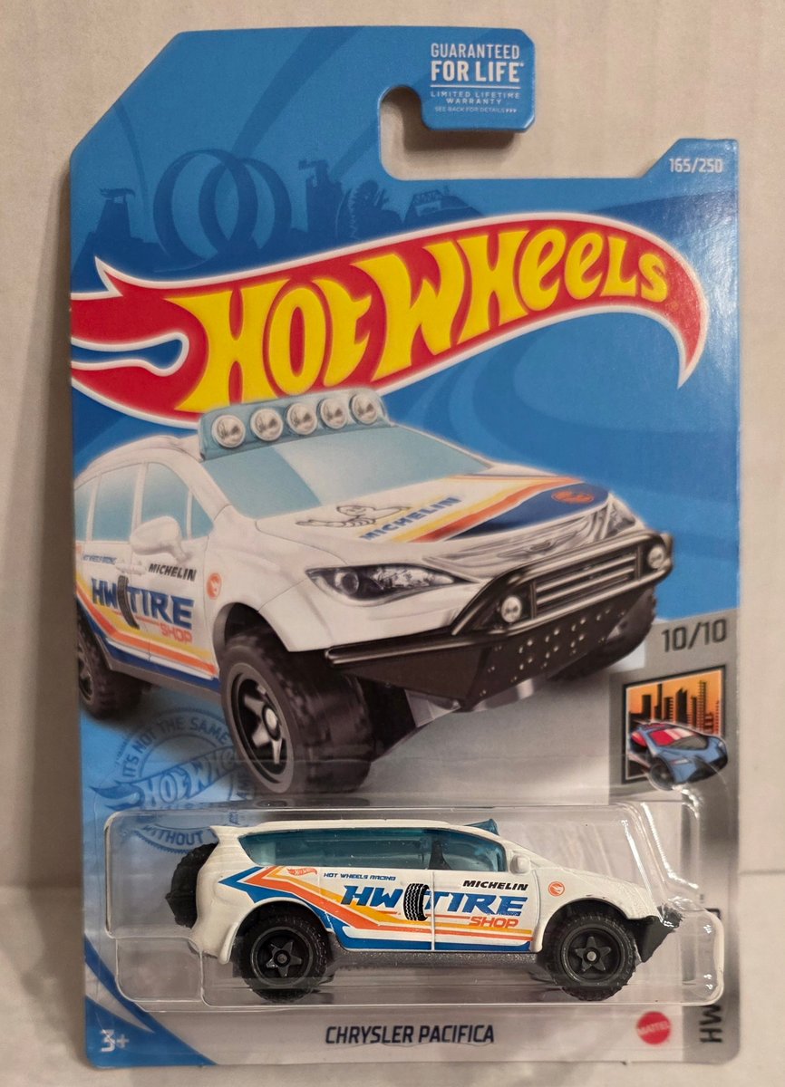 2021 Hot Wheels Chrysler Pacifica (Treasure Hunt)